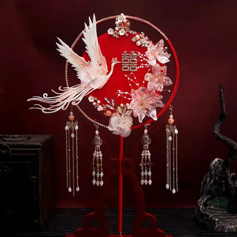 Wedding Decorative Fan Antique Hand Held Fans for Bride Vinatge Chinese Style Wedding Hand Fans Phoenix Fabric Fan
Wedding Decorative Fan Antique Hand Held Fans for Bride Vinatge Chinese Style Wedding Hand Fans Phoenix Fabric Fan
