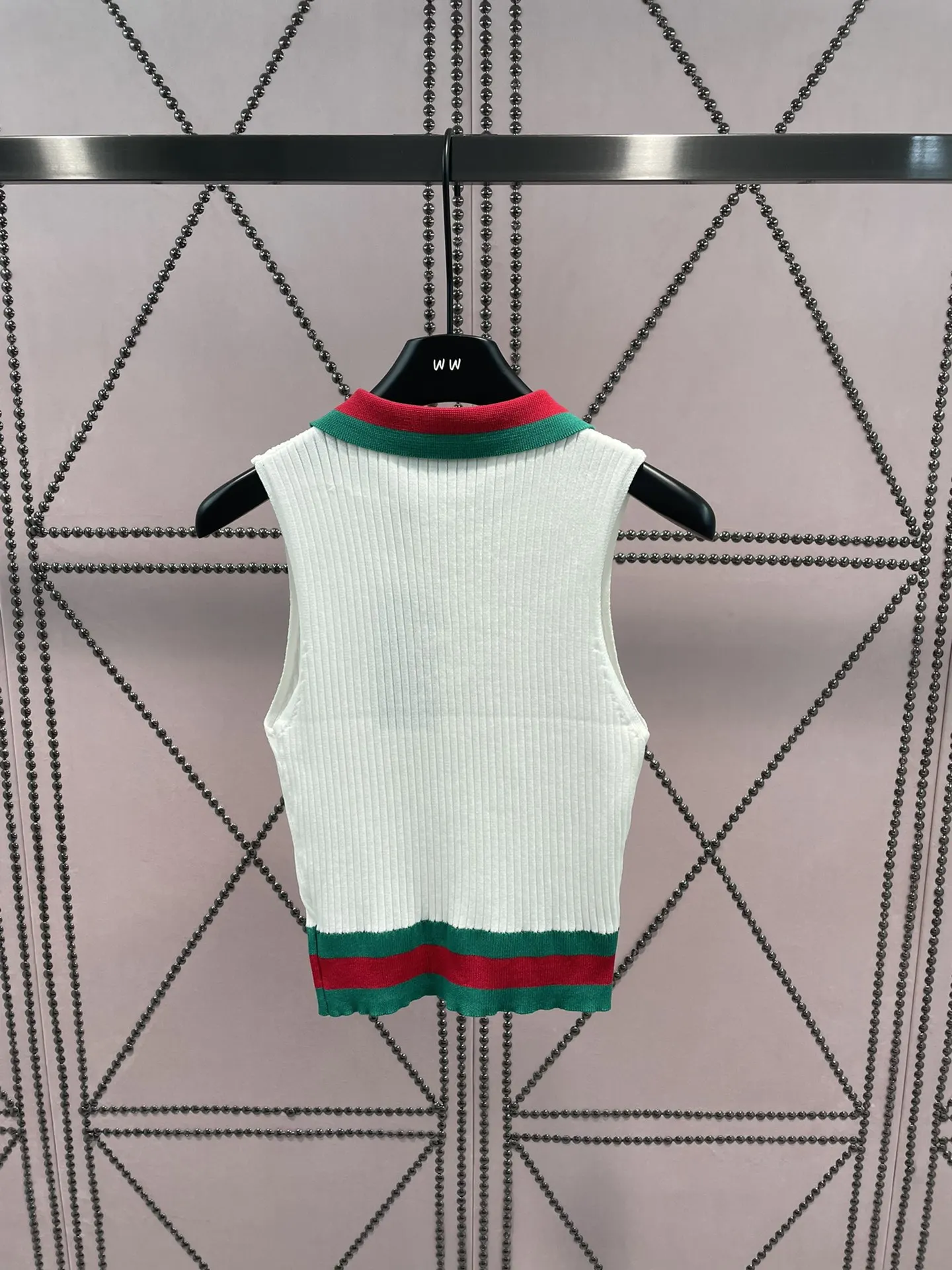 New Gold Embroidery Classic Fashionable Half Zipper Panel Contrast Polo Knitted Sleeveless Tank Top
New Gold Embroidery Classic Fashionable Half Zipper Panel Contrast Polo Knitted Sleeveless Tank Top