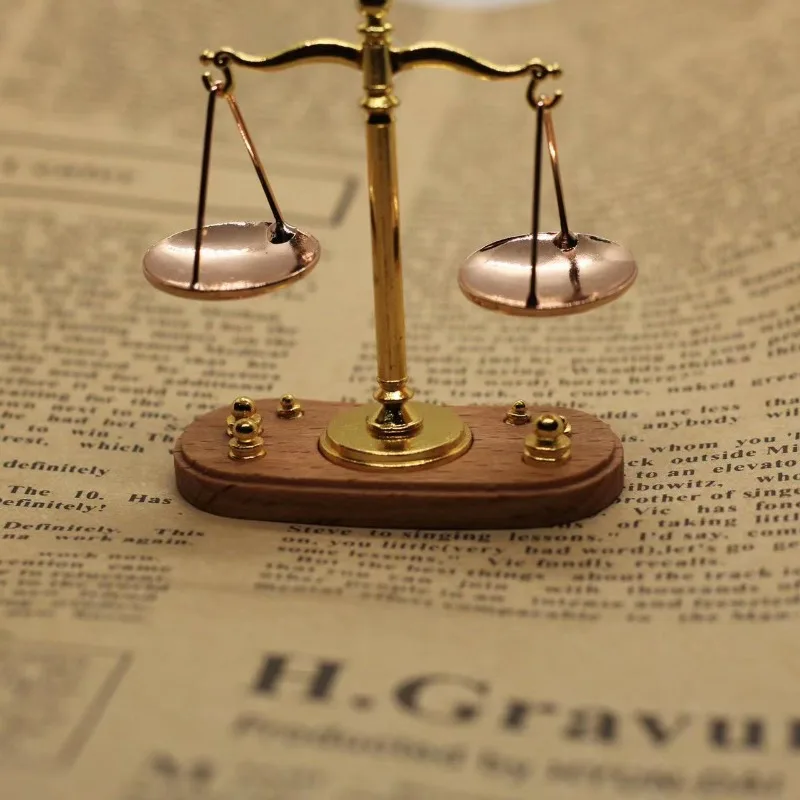 Mini Vintage Balance Scales Ornament Miniature Accessories Metal Antique Justice Scale Model Exquisite Home Decoration Kids Gift
Mini Vintage Balance Scales Ornament Miniature Accessories Metal Antique Justice Scale Model Exquisite Home Decoration Kids Gift