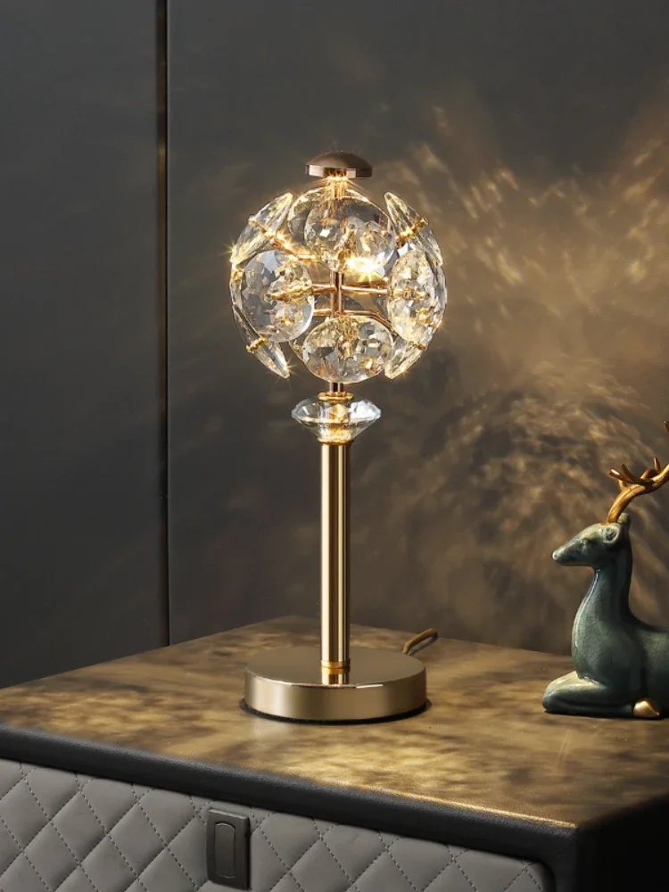 Post-modern simple bedroom bedside table lamps new living room creative lamp study home metal crystal desk lamp
Post-modern simple bedroom bedside table lamps new living room creative lamp study home metal crystal desk lamp