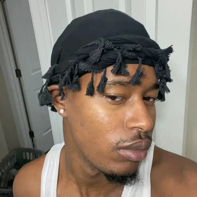 American Street Hip Hop Men's Personalized Hair Care Twisted Tail Braid Pullover Hat, Colored Ding Lining, Tassel Edge Scarf
American Street Hip Hop Men's Personalized Hair Care Twisted Tail Braid Pullover Hat, Colored Ding Lining, Tassel Edge Scarf