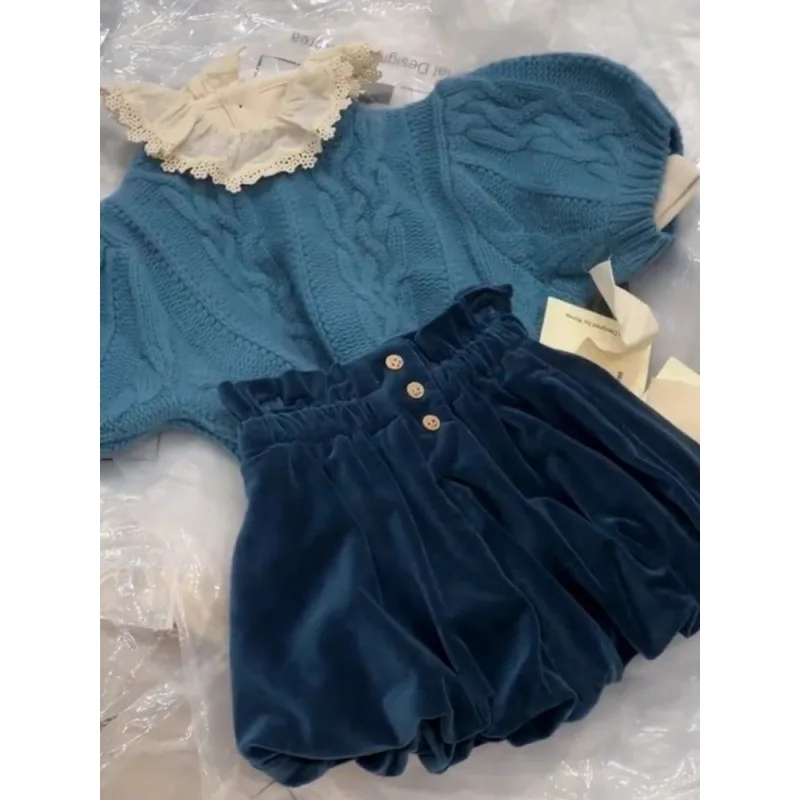 Korean girls autumn clothing new blue color puff sleeve knitted vest WOMEN'S Baoyang style top velvet bud-shaped pants
Korean girls autumn clothing new blue color puff sleeve knitted vest WOMEN'S Baoyang style top velvet bud-shaped pants