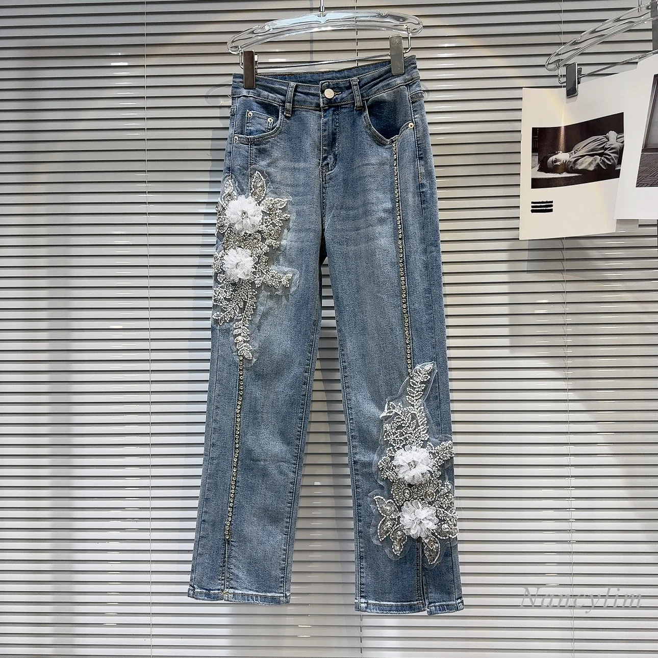 2024 Spring New Rhinestone Flower Embroidery Beaded Studded Hot Girl Straight Jeans for Women Blue Denim Pants
2024 Spring New Rhinestone Flower Embroidery Beaded Studded Hot Girl Straight Jeans for Women Blue Denim Pants