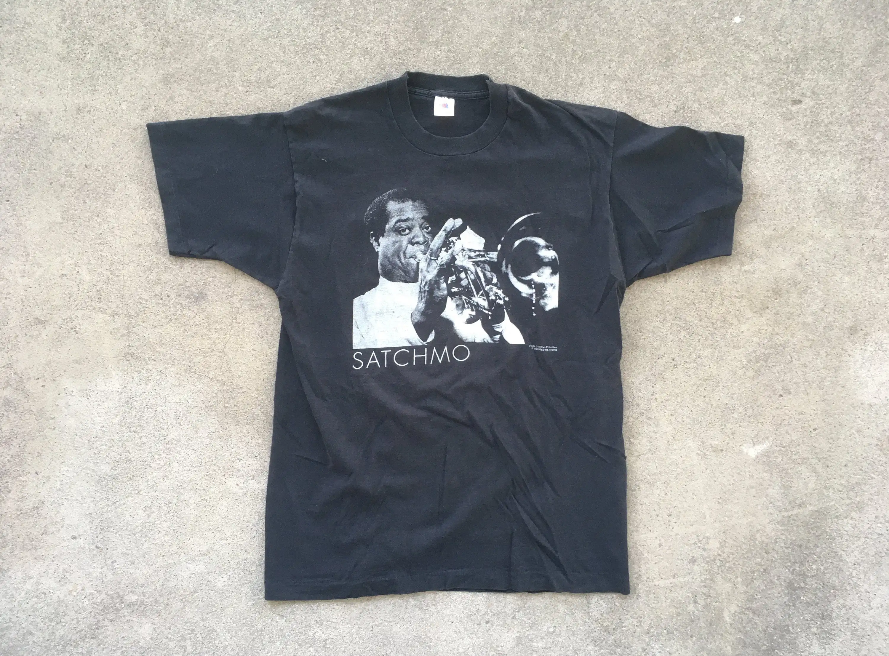 Винтажный стиль 1990s LOUIS ARMSTRONG Satchmo, черный хлопок, круглый вырез
Винтажный стиль 1990s LOUIS ARMSTRONG Satchmo, черный хлопок, круглый вырез