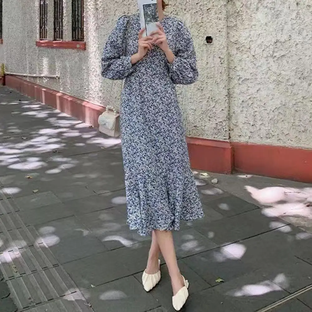 Women Long-sleeved V-neck Dress Elegant V-neck Floral Print A-line Midi Dress with Fishtail Hem Soft Patchwork for Women Long
Women Long-sleeved V-neck Dress Elegant V-neck Floral Print A-line Midi Dress with Fishtail Hem Soft Patchwork for Women Long