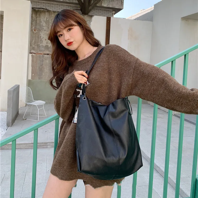 New Korean Commuter Versatile Shoulder Bag Women's Large Capacity Soft Leather Crossbody Bag Fashion Simple Tote Bag For Women
New Korean Commuter Versatile Shoulder Bag Women's Large Capacity Soft Leather Crossbody Bag Fashion Simple Tote Bag For Women