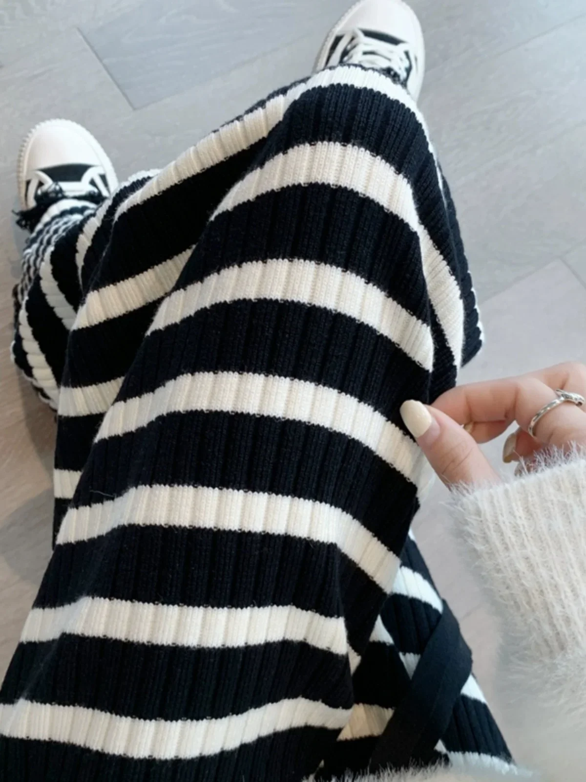 Autumn Fashion Women Knitting Sweatpants High Waist Drawdring Korean Solid Casual Wide Leg Pants Warm Harem Trousers F199
Autumn Fashion Women Knitting Sweatpants High Waist Drawdring Korean Solid Casual Wide Leg Pants Warm Harem Trousers F199