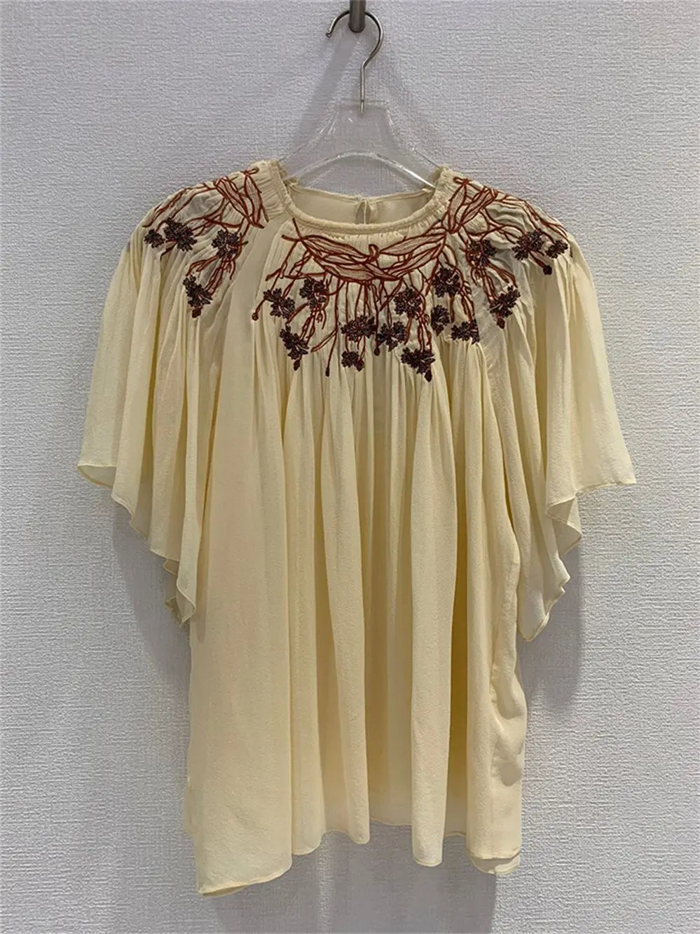 Women's 100% Silk Shirt French Temperament Retro Style Embroidery Floral Ruffled Sleeve Blouse for Ladies 2023 Spring Summer New
Women's 100% Silk Shirt French Temperament Retro Style Embroidery Floral Ruffled Sleeve Blouse for Ladies 2023 Spring Summer New