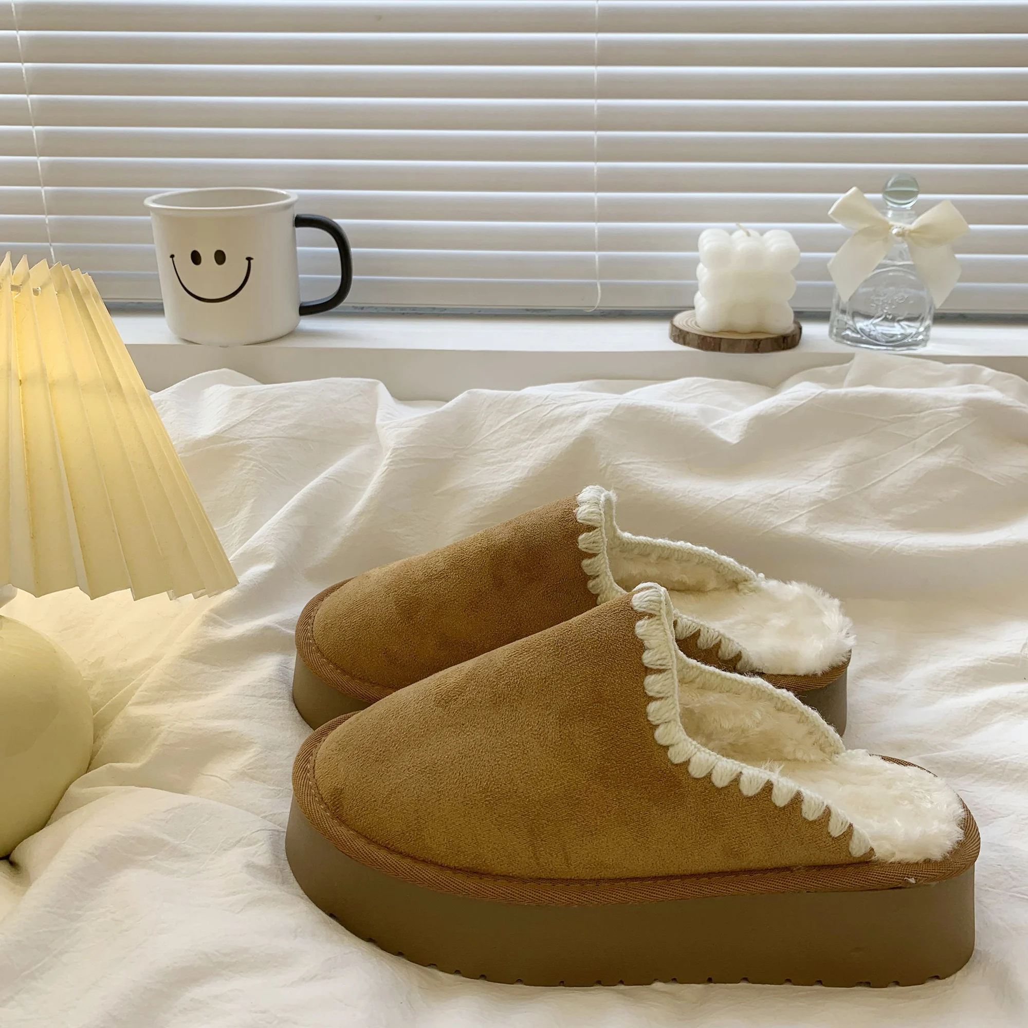 Flat Shoes Female Plush Slippers For Adults Winter Footwear Slides Slipers Women Flock Cover Toe Med Platform Fur 2023 Shearling
Flat Shoes Female Plush Slippers For Adults Winter Footwear Slides Slipers Women Flock Cover Toe Med Platform Fur 2023 Shearling