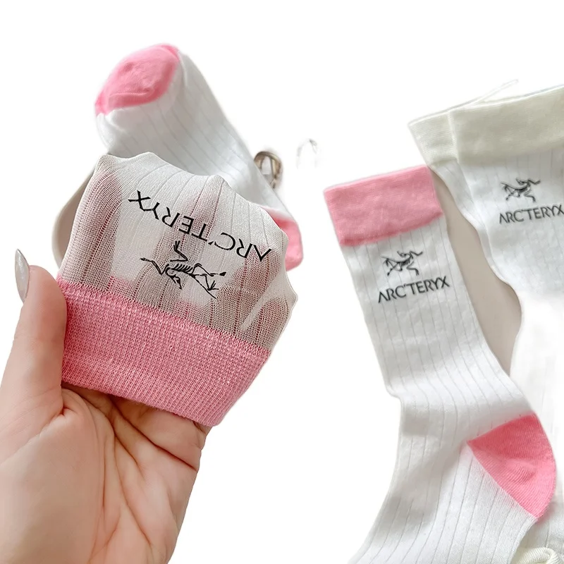 Summer thin crystal glass wire vertical strip solid color socks 
Summer thin crystal glass wire vertical strip solid color socks
