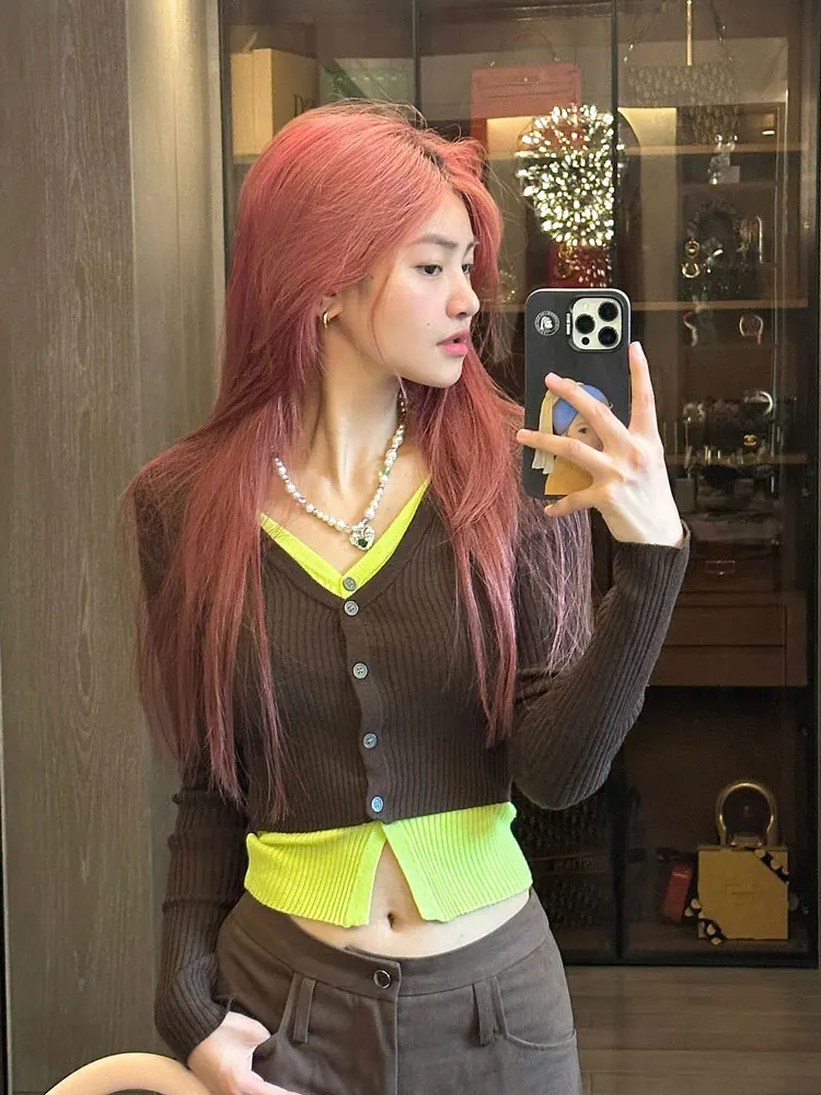 YUQI Y2K Vintage Swift Knitted Cardigan Women Spring Contrast V-neck Sweater Preppy Slim Fit Long Sleeve Crop Tops Streetwear
YUQI Y2K Vintage Swift Knitted Cardigan Women Spring Contrast V-neck Sweater Preppy Slim Fit Long Sleeve Crop Tops Streetwear