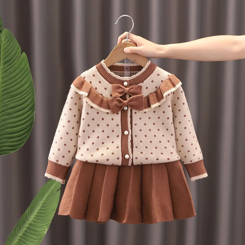 2023 Toddler Baby Girls Clothes Set Polka Dot Ruffle Long Sleeve Knitted Sweater Top & Pleated Skirt Kids Sets Fall Outfit Set
2023 Toddler Baby Girls Clothes Set Polka Dot Ruffle Long Sleeve Knitted Sweater Top & Pleated Skirt Kids Sets Fall Outfit Set