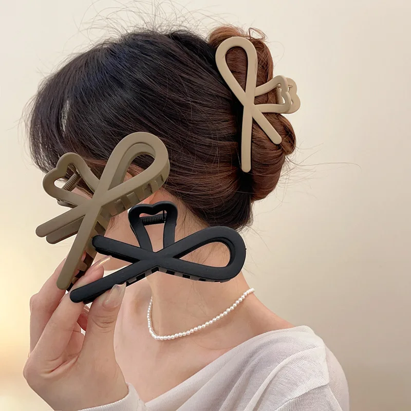 11.5CM Large Hair Claw New Frosted Maillard Bow Hair Clip For Women Back Head Hair Shark Clip Temperament Hair Clip Hair Crab
11.5CM Large Hair Claw New Frosted Maillard Bow Hair Clip For Women Back Head Hair Shark Clip Temperament Hair Clip Hair Crab