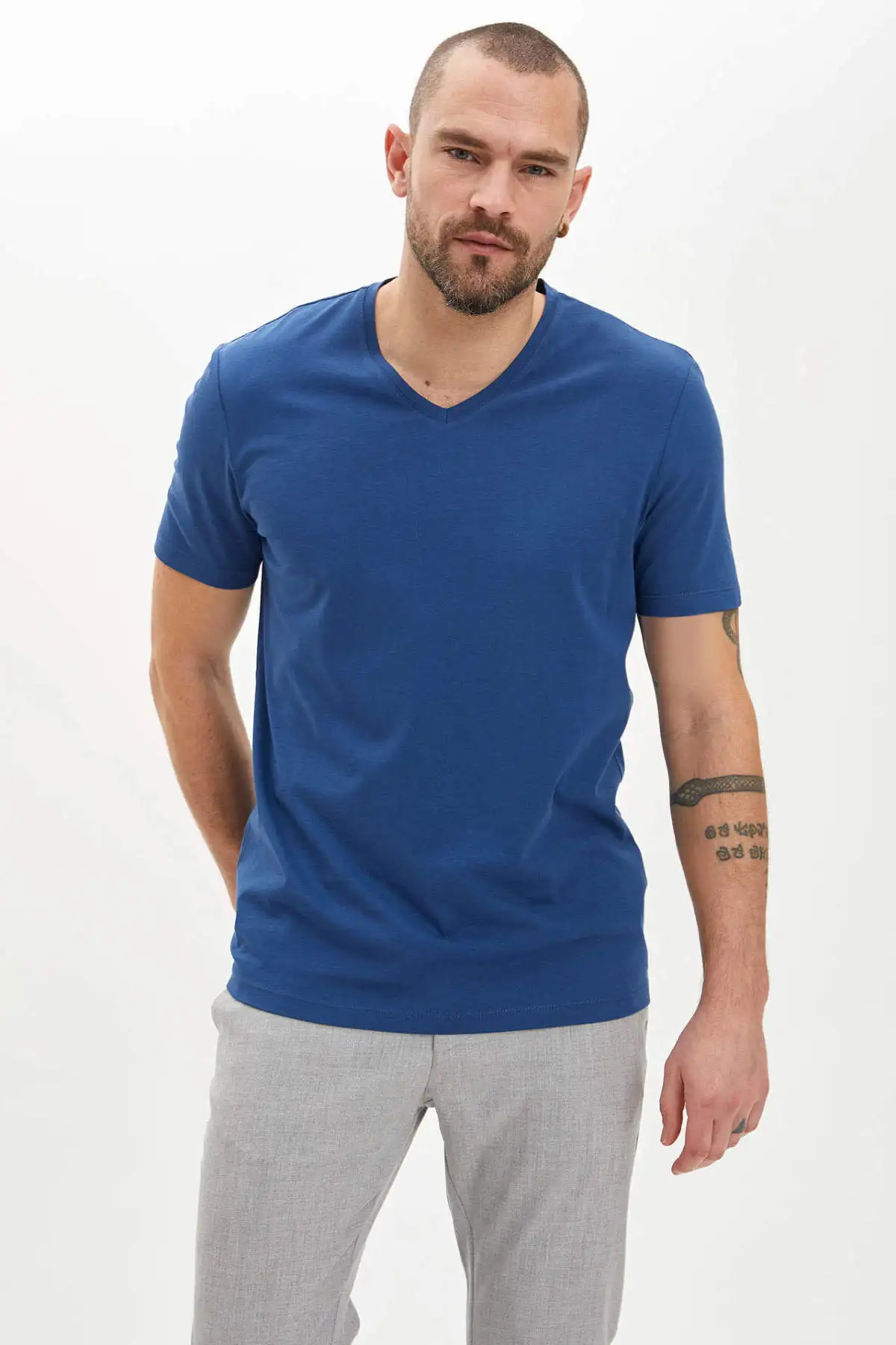 Мужская хлопковая футболка с V-образным вырезом и коротким рукавом | одежда