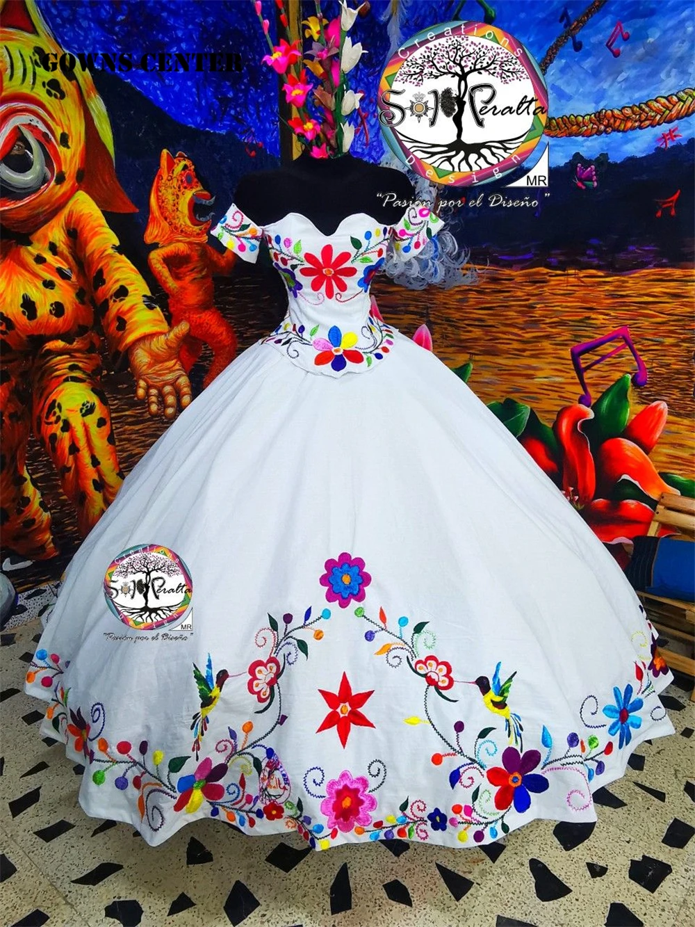 Белое Атласное мексиканское платье с вышивкой Charro, платье для Quinceanera с открытыми плечами, платье для выпускного вечера 15 лет, индивидуальный пошив, милые платья 16 XV
Белое Атласное мексиканское платье с вышивкой Charro, платье для Quinceanera с открытыми плечами, платье для выпускного вечера 15 лет, индивидуальный пошив, милые платья 16 XV