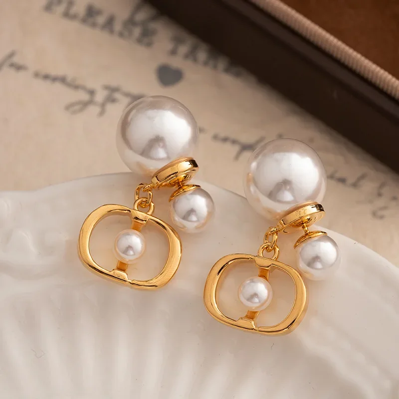 Light luxury fashion imitation pearl earrings for women
Light luxury fashion imitation pearl earrings for women