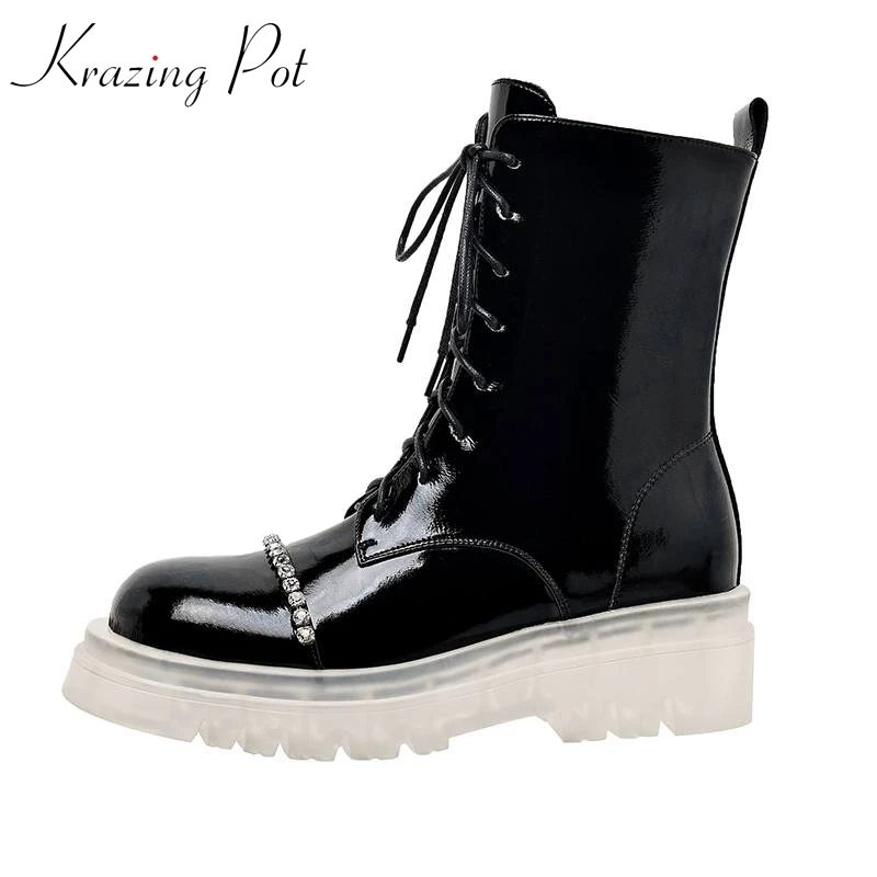 Krazing Pot Full Grain Leather Round Toe Thick High Heels Crystal-studded Motorcycle Boots Jelly Bottom Comfortable Ankle Boots
Krazing Pot Full Grain Leather Round Toe Thick High Heels Crystal-studded Motorcycle Boots Jelly Bottom Comfortable Ankle Boots