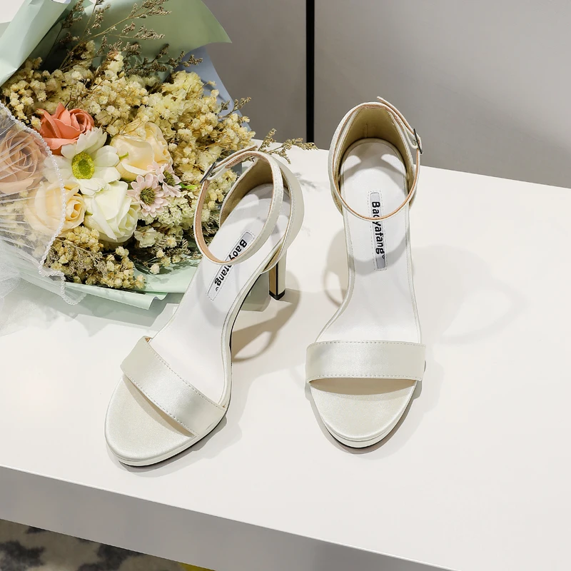 2024 Fashion Shoes Round Toe High quality Women's Sandals Summer Shoes SILK leather platform high heels back strap Leisure shoes
2024 Fashion Shoes Round Toe High quality Women's Sandals Summer Shoes SILK leather platform high heels back strap Leisure shoes
