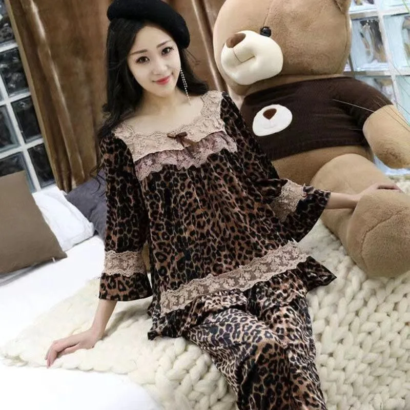 

Женский бархатный пижамный комплект с леопардовым принтом, осенне-зимний стильный кружевной топ с рукавом три четверти и широкие брюки, домашняя одежда