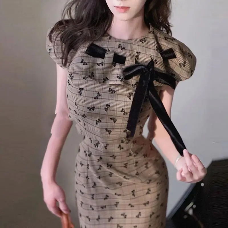 Miiiix French Fashion Round Neck Dress 2024 Women's New Summer Over Knee Bow Plaid Bubble Sleeve Dresses Female Clothing
Miiiix French Fashion Round Neck Dress 2024 Women's New Summer Over Knee Bow Plaid Bubble Sleeve Dresses Female Clothing