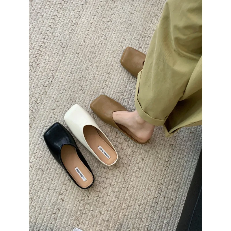 Шлепанцы женские с квадратным носком, мягкая Роскошная обувь на низком каблуке, удобные блестящие, искусственная кожа, лаконичная ткань в римском стиле, 2024
Шлепанцы женские с квадратным носком, мягкая Роскошная обувь на низком каблуке, удобные блестящие, искусственная кожа, лаконичная ткань в римском стиле, 2024