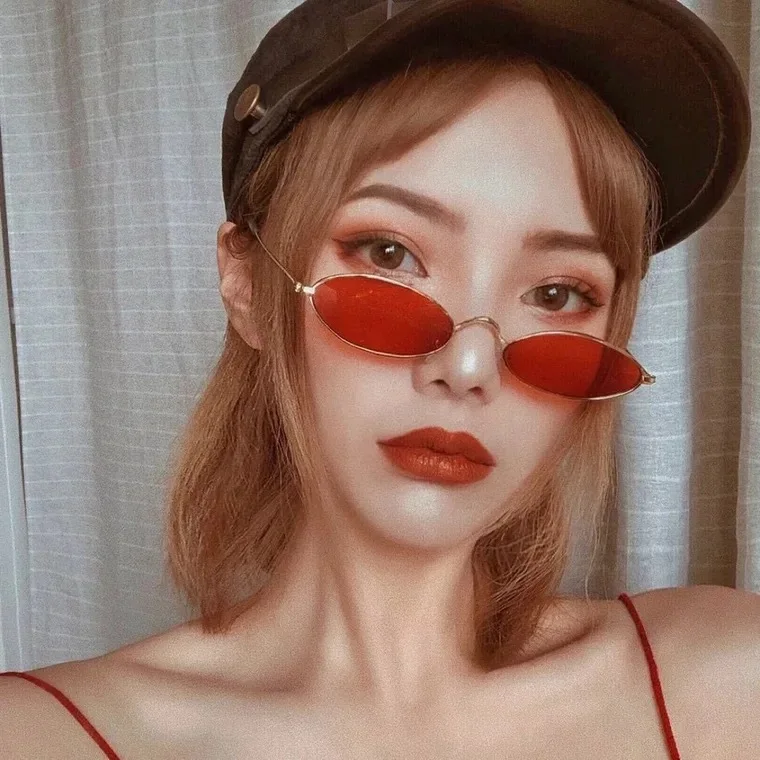 New Retro Fashion Design Small Frame Oval Men Women Sunglasses Vintage Shades Sun Glasses for Men Women Eyeglasses 2023
New Retro Fashion Design Small Frame Oval Men Women Sunglasses Vintage Shades Sun Glasses for Men Women Eyeglasses 2023
