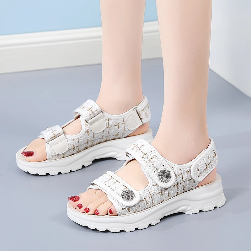 

Sandals women's new summer flat slippers Korean fashion casual Joker soft-soled sports thick-soled students simple sandals