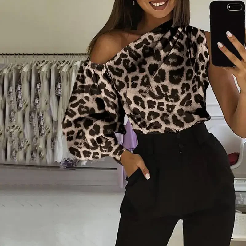 2024 New Fashion Leopard Print Single Sleeve Top Women Casual Off Shoulder Top Long Sleeve Casual Loose Elegant T-Shirts
2024 New Fashion Leopard Print Single Sleeve Top Women Casual Off Shoulder Top Long Sleeve Casual Loose Elegant T-Shirts
