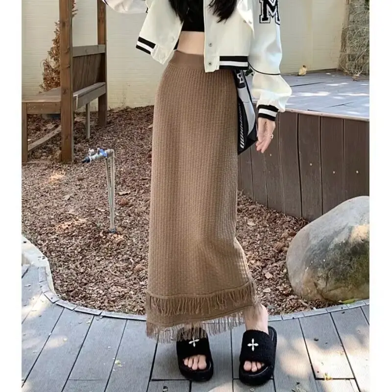Retro Style Tassel Knitted Skirt for Women with High Waist Slim and Versatile A-line Midi Skirt
Retro Style Tassel Knitted Skirt for Women with High Waist Slim and Versatile A-line Midi Skirt
