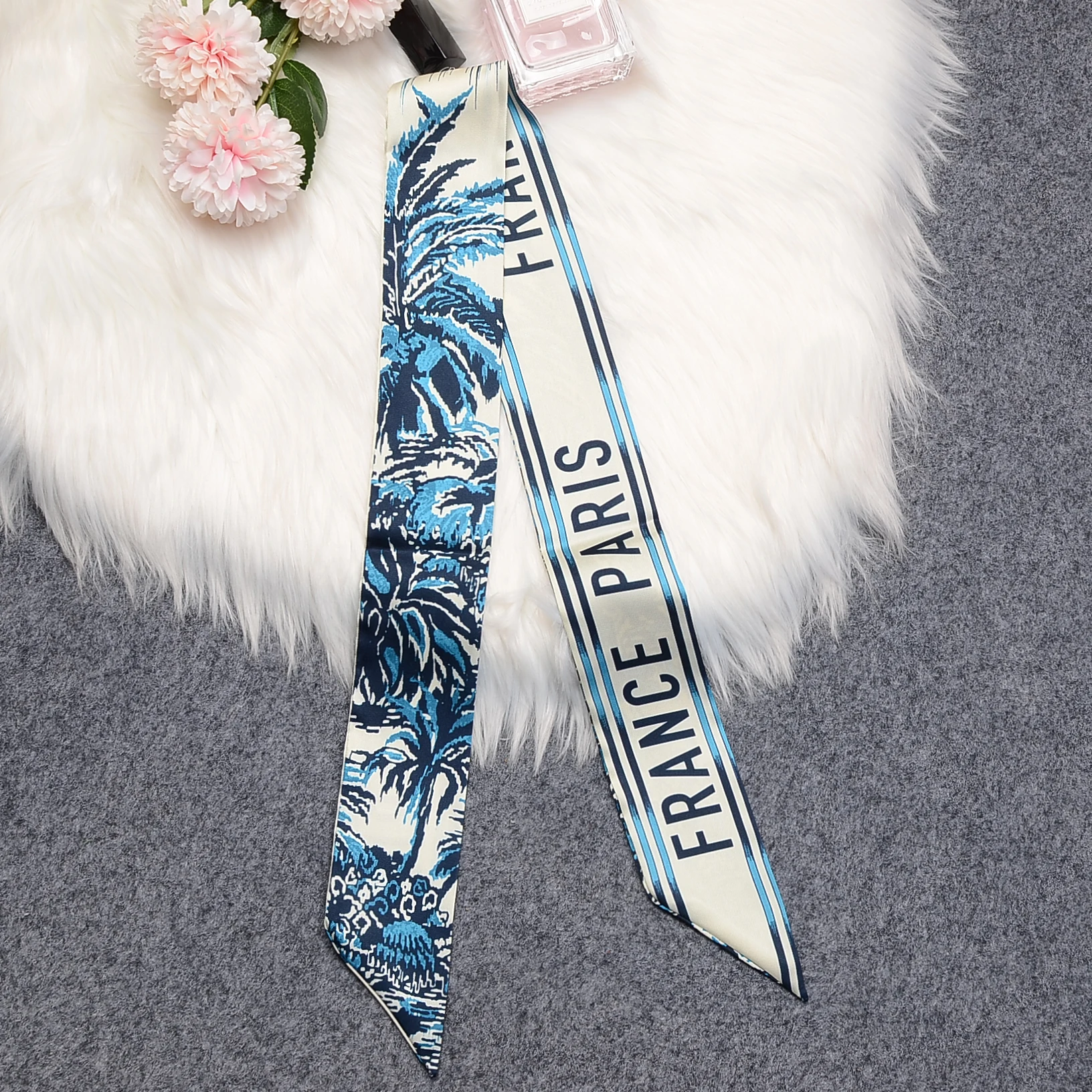 New Design Summer Women Scarf Brand Foulard Silk Scarf Skinny Hair Bag Scarves Wrist Towel Twill 100% Neckerchief Headband 2021
New Design Summer Women Scarf Brand Foulard Silk Scarf Skinny Hair Bag Scarves Wrist Towel Twill 100% Neckerchief Headband 2021