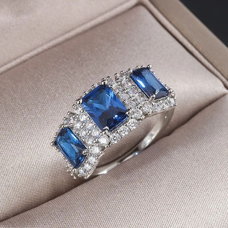 Summer new colorful European and American blue corundum imitation Tanzanian sapphire retro ring women's ring jewelry
Summer new colorful European and American blue corundum imitation Tanzanian sapphire retro ring women's ring jewelry