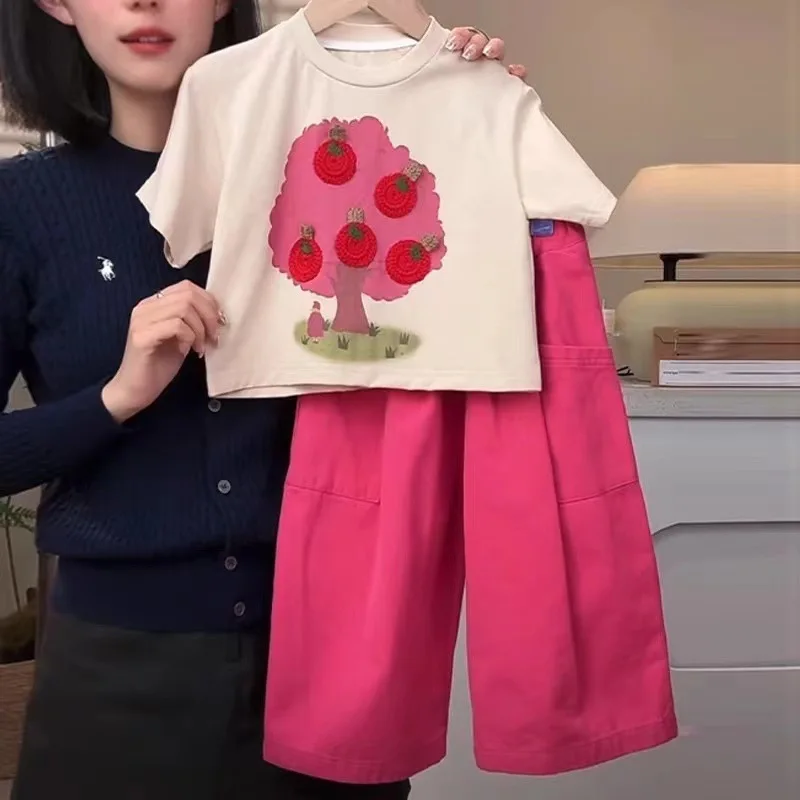 Girls Suit 2024 Summer New Korean Style Loose Short-sleeved T-shirt + Casual Wide-leg Pants Two-piece Set Loungewear Outfit
Girls Suit 2024 Summer New Korean Style Loose Short-sleeved T-shirt + Casual Wide-leg Pants Two-piece Set Loungewear Outfit