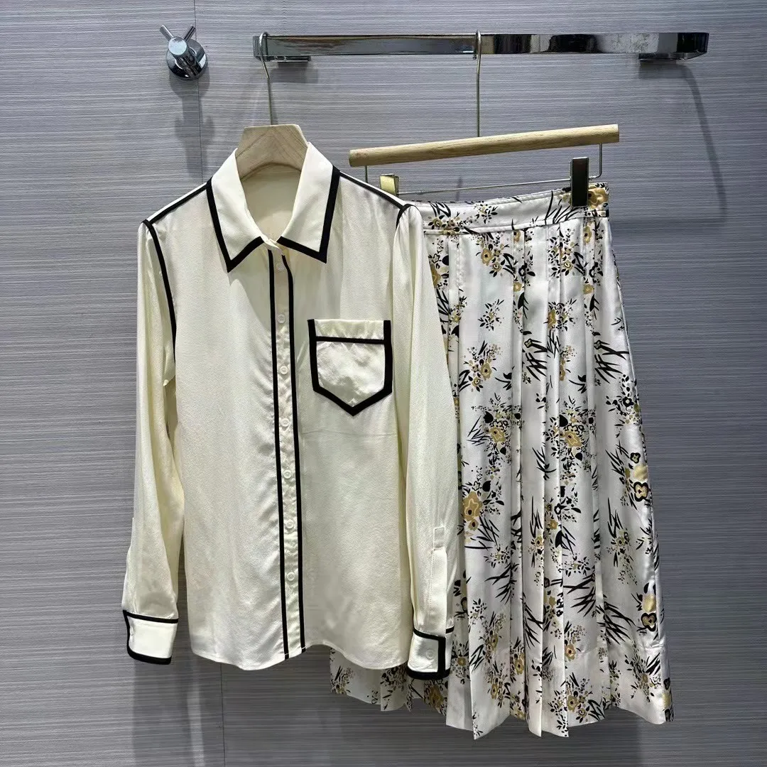 2023 New fashion good quality color contrast bag edge silk retro art shirt + printed skirt
2023 New fashion good quality color contrast bag edge silk retro art shirt + printed skirt