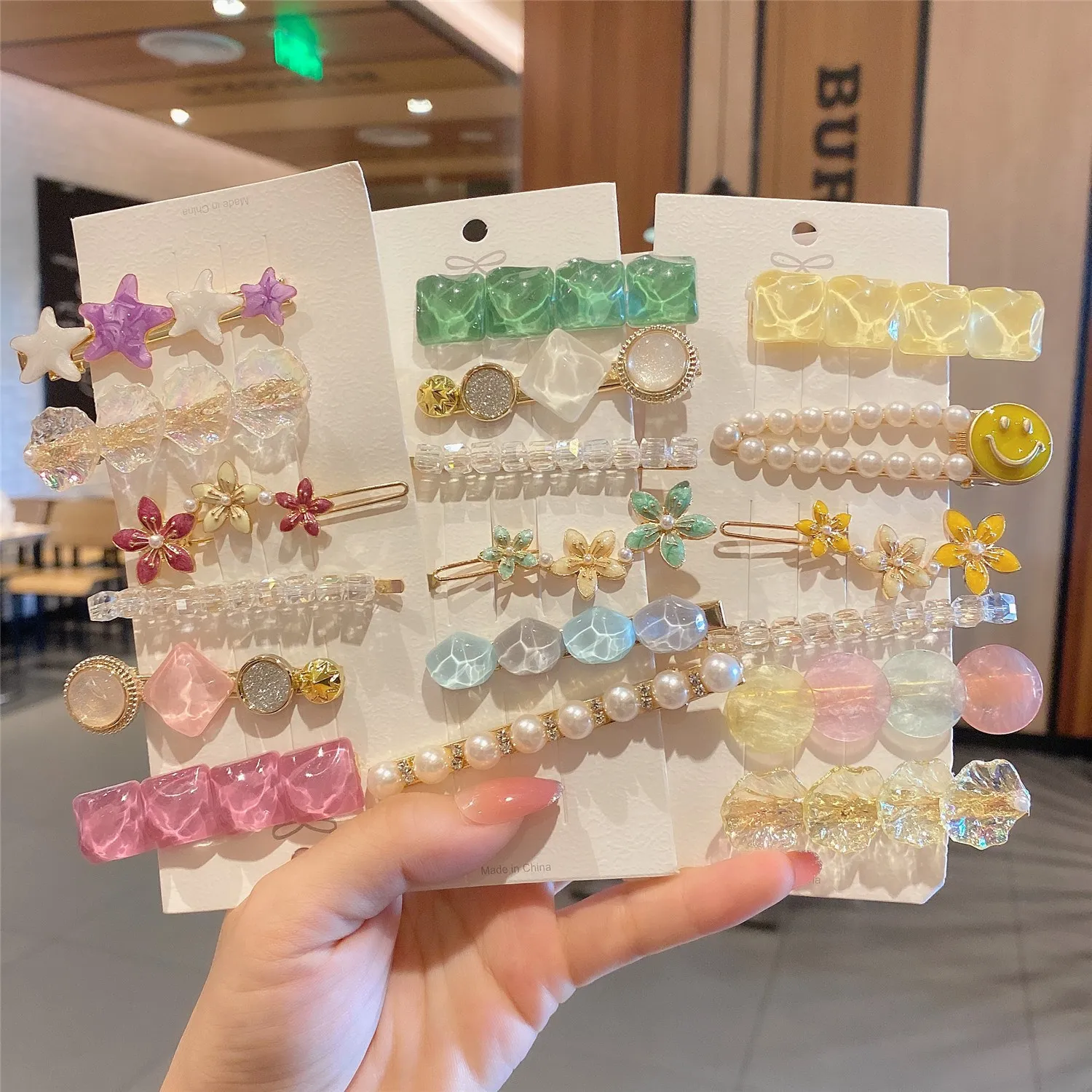 Hot Summer 2023 Hair Clip, Cute Pearl Bangs Clip, Edge Clip, Sweet Cute Princess Clip, Side Clip Girls' Hair Clips temperament
Hot Summer 2023 Hair Clip, Cute Pearl Bangs Clip, Edge Clip, Sweet Cute Princess Clip, Side Clip Girls' Hair Clips temperament