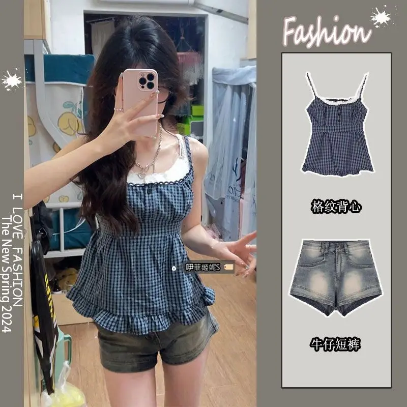 French retro fake two-piece plaid lace splicing camisole vest suit female summer high waist thin denim shorts 2024
French retro fake two-piece plaid lace splicing camisole vest suit female summer high waist thin denim shorts 2024