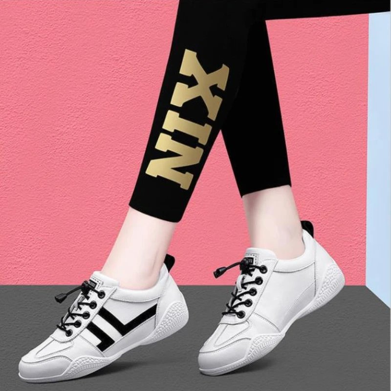 Women's Shoes High Top Small White Shoes New Soft Sole Comfortable Flat Bottom Casual Shoes for Women Breathable Sports Shoesr
Women's Shoes High Top Small White Shoes New Soft Sole Comfortable Flat Bottom Casual Shoes for Women Breathable Sports Shoesr