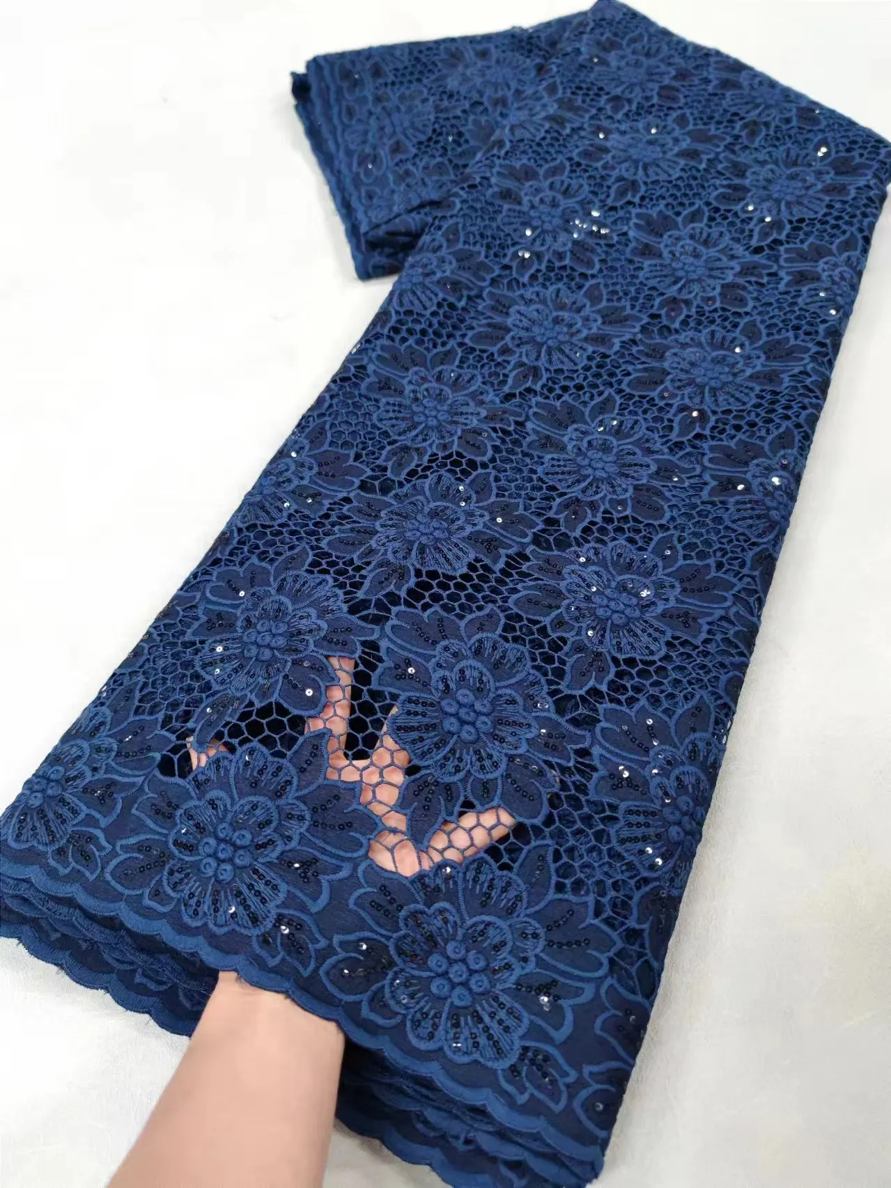 Африканская кружевная ткань из углеродного волокна, хлопчатобумажные ткани для одежды, на метр, вышивка, блестки, модные платья, тюль, 5 ярдов
Африканская кружевная ткань из углеродного волокна, хлопчатобумажные ткани для одежды, на метр, вышивка, блестки, модные платья, тюль, 5 ярдов