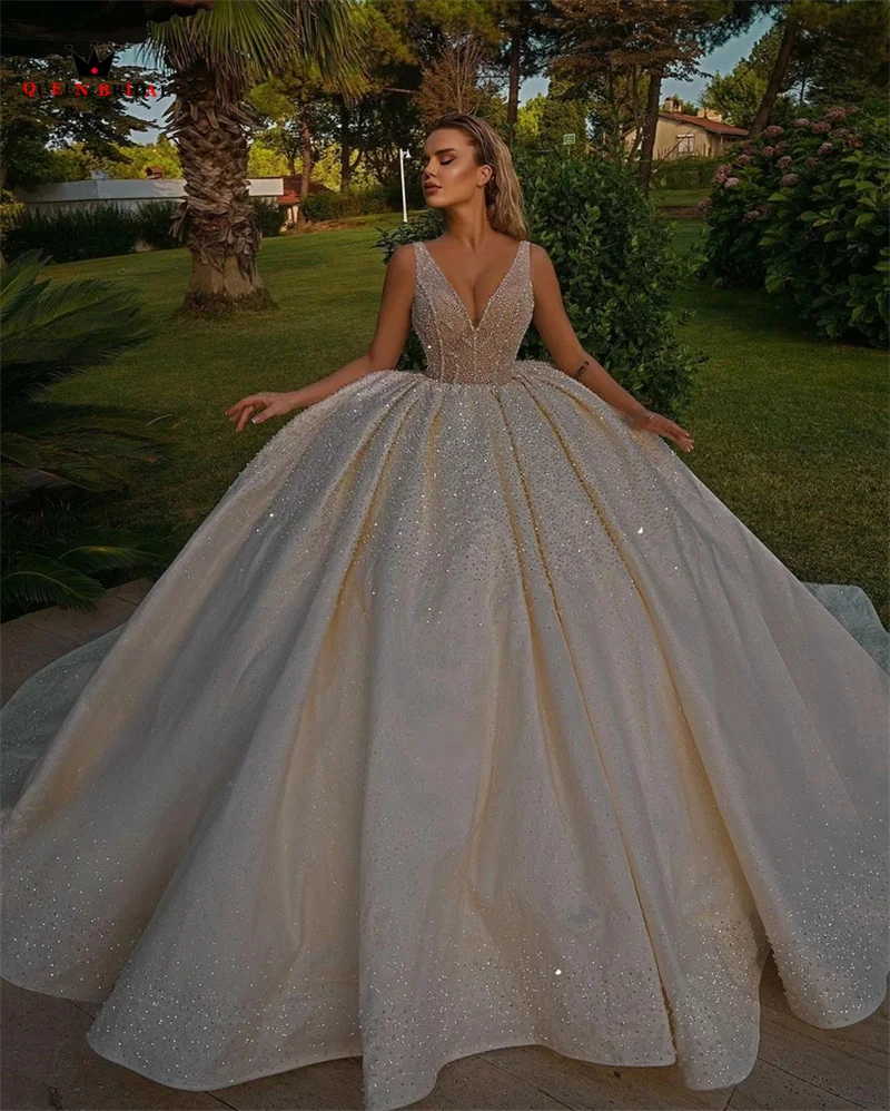 

Gorgeous Princess Ball Gowns Sleeveless Deep V Neck Wedding Dress Custom Made Sparkle Beading Crystals Vestido de novia