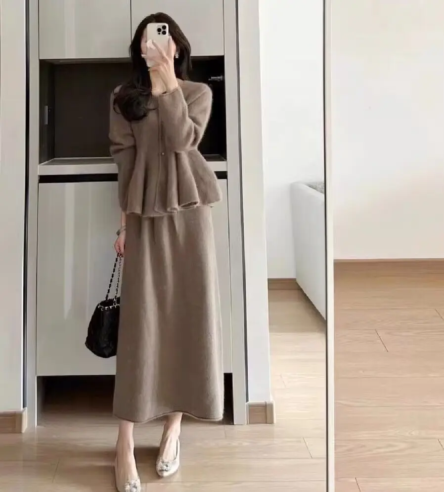 Женский комплект из 2 предметов, однотонный вязаный кардиган и юбка, комплект из двух предметов, свитер, женская одежда, вязаный комплект 
Женский комплект из 2 предметов, однотонный вязаный кардиган и юбка, комплект из двух предметов, свитер, женская одежда, вязаный комплект