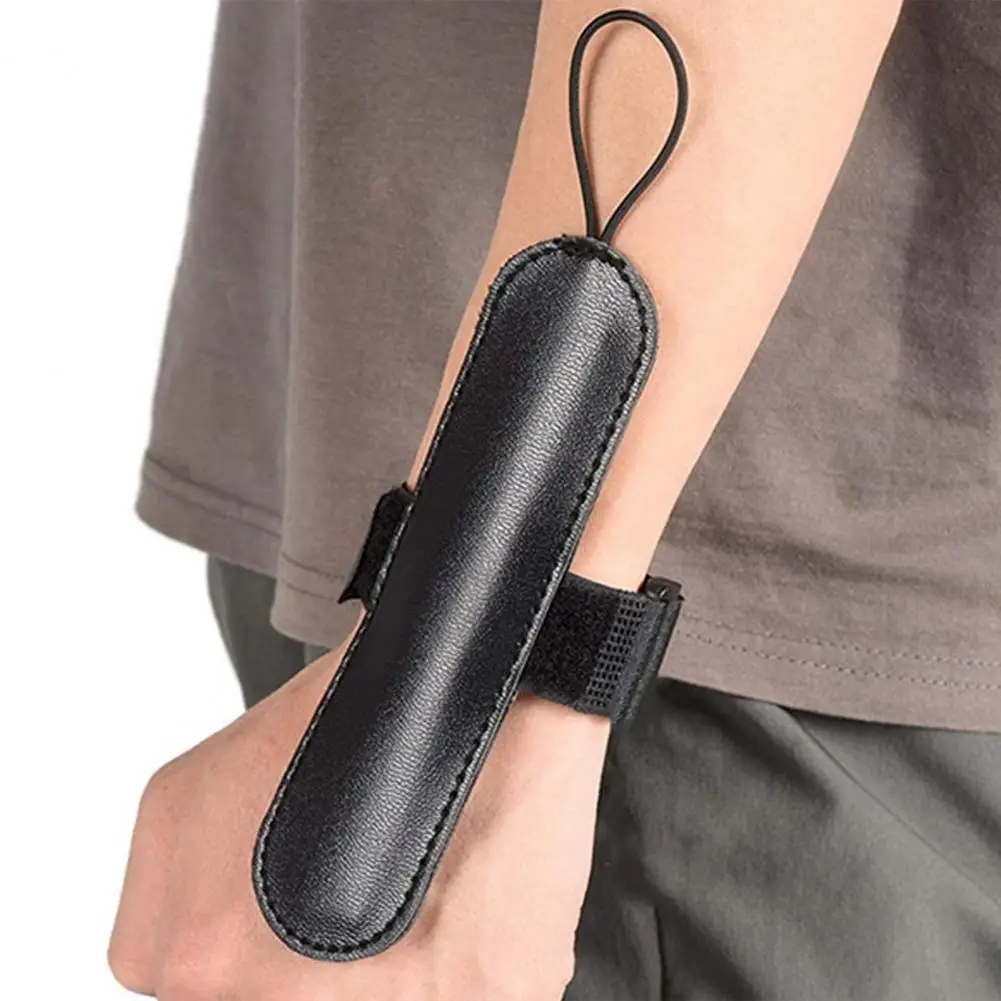 Golf Training Aid Golf Swing Trainer Wristband for Impact Position Faux Leather Wrist Aid with Adjustable Buckle for Club
Golf Training Aid Golf Swing Trainer Wristband for Impact Position Faux Leather Wrist Aid with Adjustable Buckle for Club