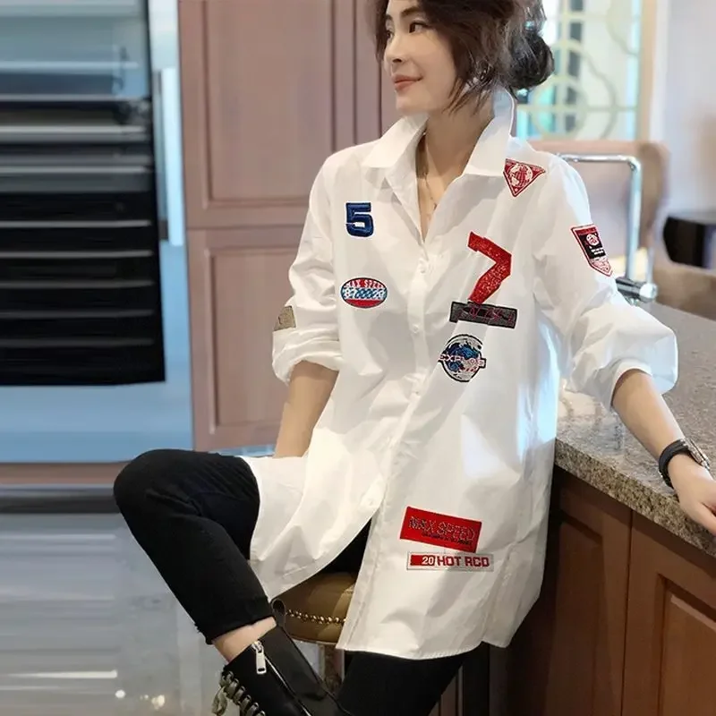 Fashion Lapel Button Spliced Letter Embroidery Shirt Women's Clothing 2024 Autumn New Oversized Casual Tops Loose Blouse D177
Fashion Lapel Button Spliced Letter Embroidery Shirt Women's Clothing 2024 Autumn New Oversized Casual Tops Loose Blouse D177