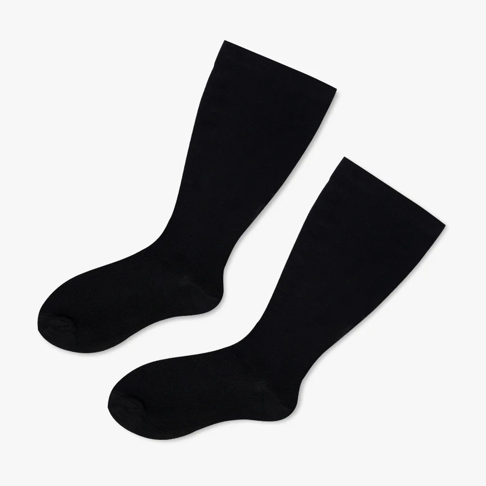 Black and white socks in summer thin solid color mid -color pile of socks in summer ice stockings
Black and white socks in summer thin solid color mid -color pile of socks in summer ice stockings