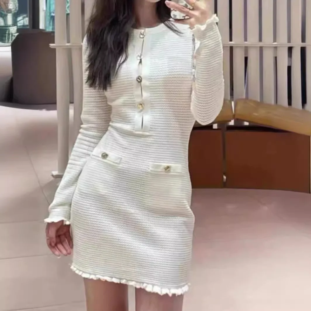 Французская нишевая облегающая короткая юбка с вырезами на весну и лето 2024, Элегантное трикотажное платье для женщин
Французская нишевая облегающая короткая юбка с вырезами на весну и лето 2024, Элегантное трикотажное платье для женщин