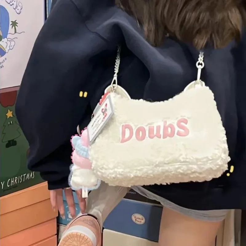 MBTI White Plush Womens Shoulder Bag Cute Fluffy Letter Embroidery Winter Hobos Luxury Designer Handbag Designer Underarm Bag
MBTI White Plush Womens Shoulder Bag Cute Fluffy Letter Embroidery Winter Hobos Luxury Designer Handbag Designer Underarm Bag