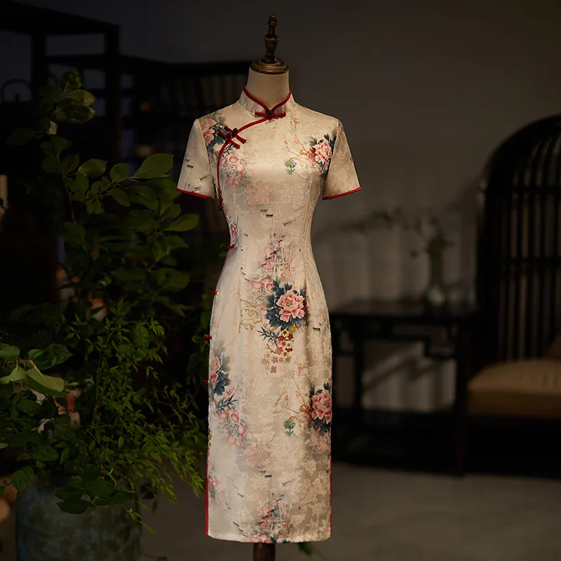 Elegant Mandarin Collar Side Eight Buckles Qipao Peony Printed Jacquard Satin Short Sleeve Women Knee-Length Cheongsam Dresses
Elegant Mandarin Collar Side Eight Buckles Qipao Peony Printed Jacquard Satin Short Sleeve Women Knee-Length Cheongsam Dresses