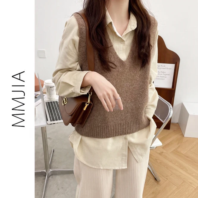 2022 New Autumn Women's Knitted Top Loose Outside Simple Short Cloth Sleeveless Sweater Vest Thin Korean lady Girls' Waistcoat
2022 New Autumn Women's Knitted Top Loose Outside Simple Short Cloth Sleeveless Sweater Vest Thin Korean lady Girls' Waistcoat