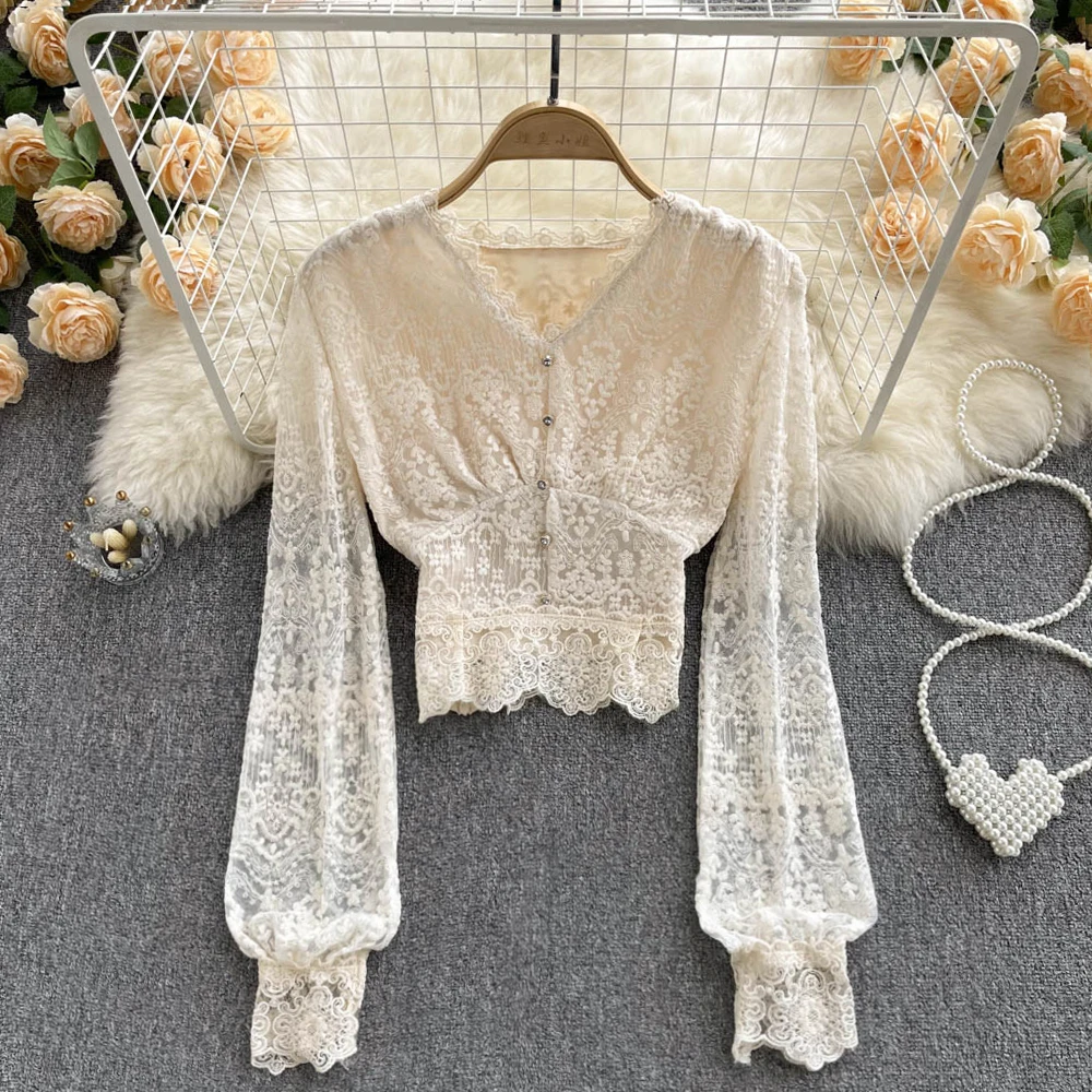 Chiffon Gentle style V-neck lace bottomed Shirts female foreign style interior design sense of minority high waist versatile
Chiffon Gentle style V-neck lace bottomed Shirts female foreign style interior design sense of minority high waist versatile