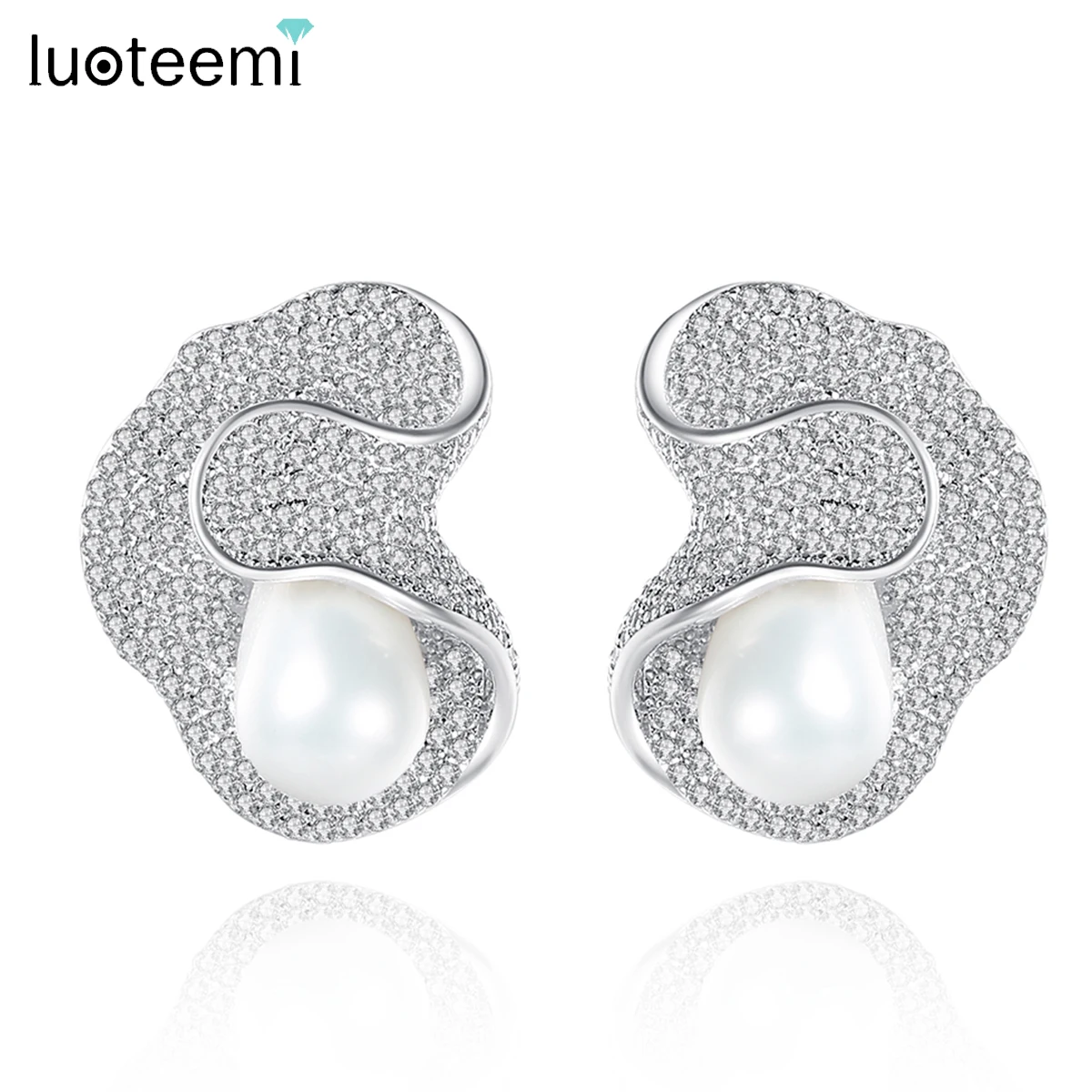 

LUOTEEMI Ear Shape Fashion Shell Pearl with Full Shiny Cubic Zirconia Flower Stud Earrings for Women Wedding Bridal Accessories