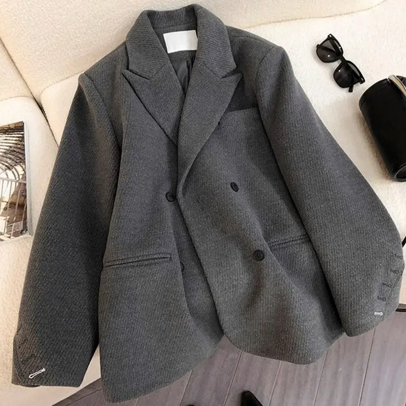 Women's Autumn/winter Retro Casual Woolen Suit Jacket British Style Solid Color Loose Double Breasted Suit Collar Woolen Jacket
Women's Autumn/winter Retro Casual Woolen Suit Jacket British Style Solid Color Loose Double Breasted Suit Collar Woolen Jacket