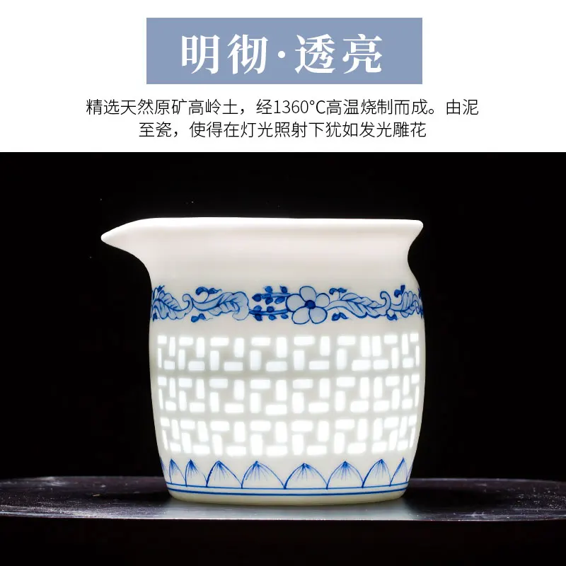 

Jingdezhen Hand Painted Blue and White Rice-Pattern Decorated Porcelain Household Pitcher Tea Pitcher Single Ceramic Tea Serving